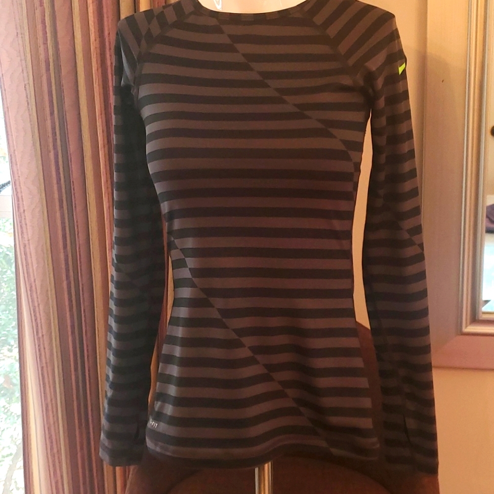 Nwot nike pro dri fit striped top xs